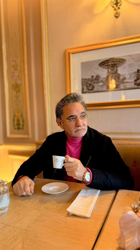 At five in the afternoon, Cairo time (10)