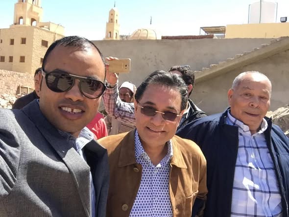 At five in the afternoon, Cairo time (22)