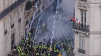 Tear gas, mass arrests