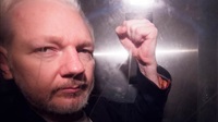 Julian Assange shows