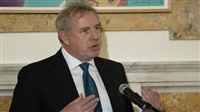 Kim Darroch resigns
