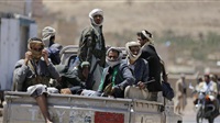 Houthi militias fire