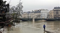 Paris bans drinking