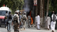 Thousands flee Taliban