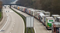 Lorries queue up