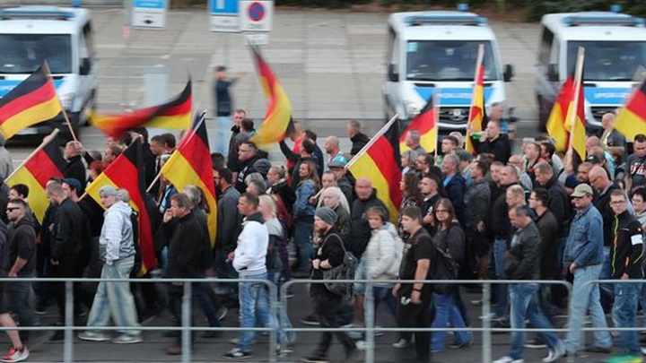 Far right seeping